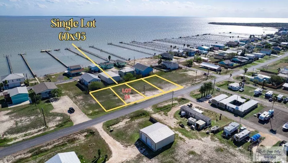 516 Bayshore Dr, Port Mansfield, TX 78598