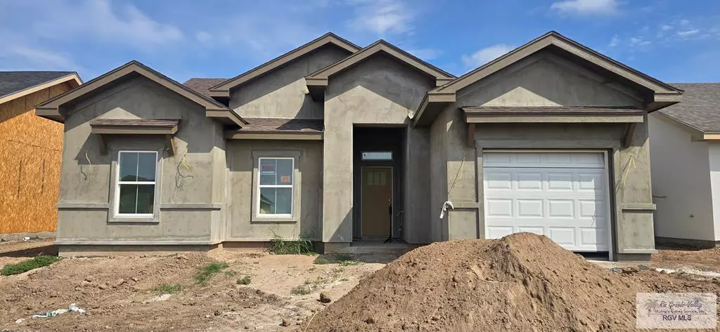 17951 Redwood St, Combes, TX 78535