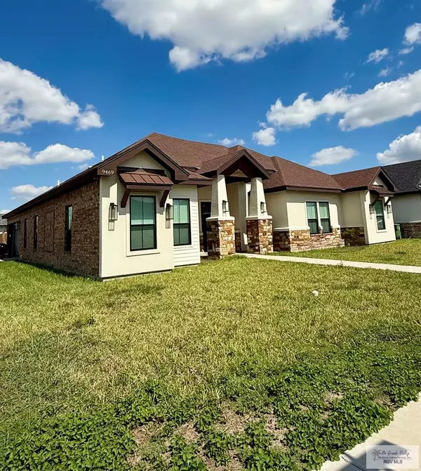 Los Fresnos, TX 78566,9469 Queen Palm