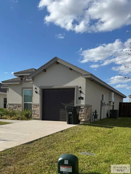 820 Templo Dorado St, Mission, TX 78572