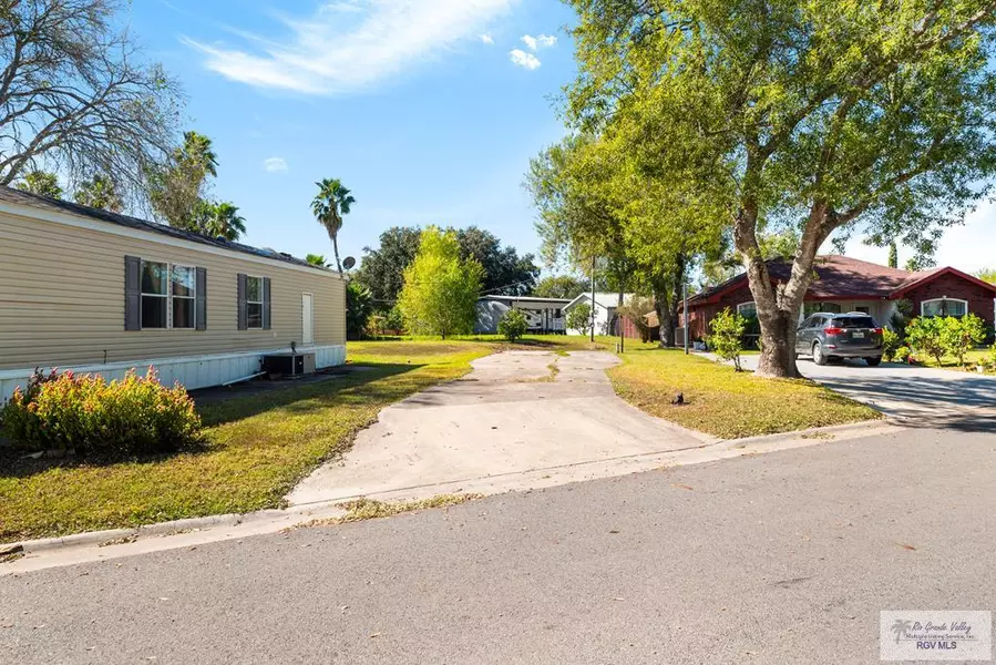 37 Indian Lake Dr., Indian Lake, TX 78566