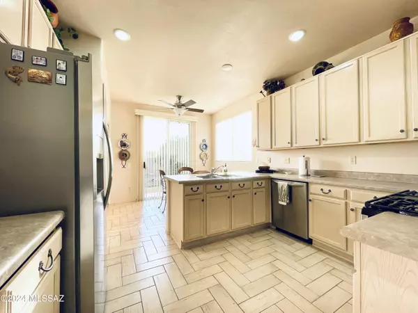 Tucson, AZ 85742,2442 W Tom Watson DR