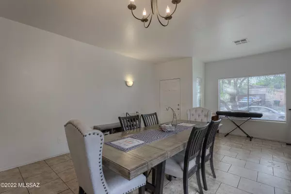 Sahuarita, AZ 85629,182 E Corte Rancho Dorada