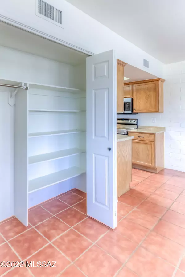 Green Valley, AZ 85614,175 N Calle Del Diablo