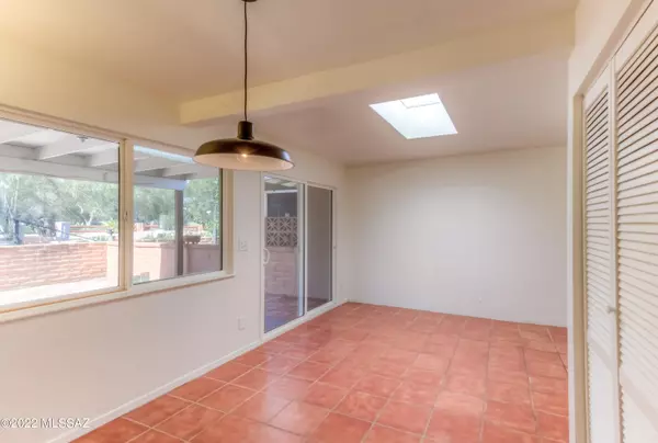 Green Valley, AZ 85614,175 N Calle Del Diablo