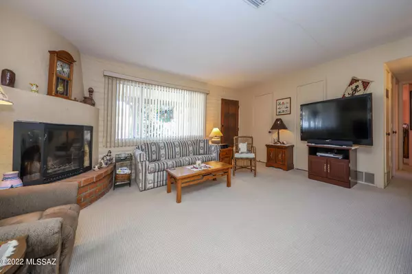 Green Valley, AZ 85614,152 E La Pera