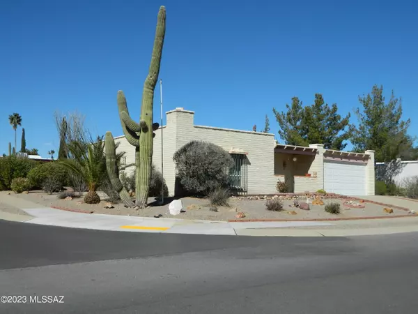 1560 S Abrego DR, Green Valley, AZ 85614