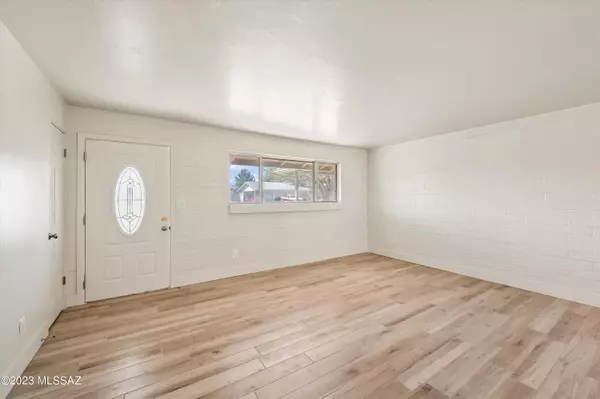 Tucson, AZ 85711,6033 E 34th ST