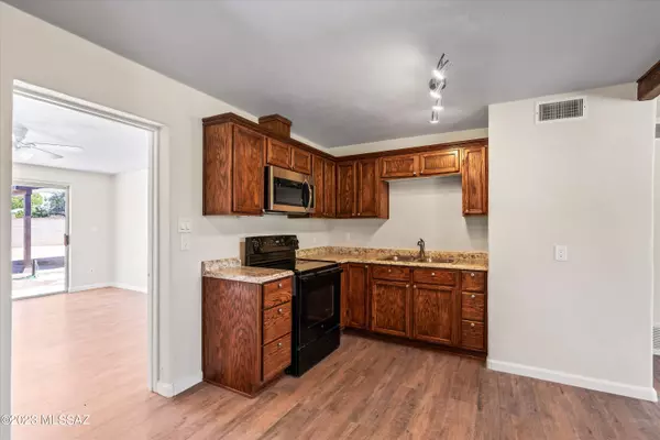 Tucson, AZ 85711,4433 E 16th ST