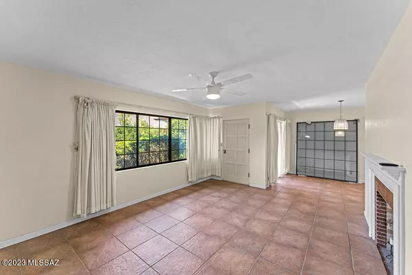 Tucson, AZ 85711,333 S Alvernon WAY #54