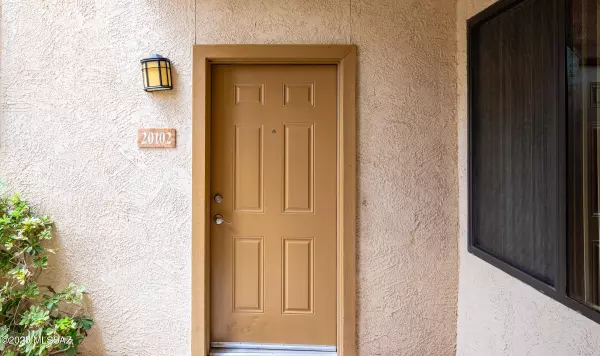 Tucson, AZ 85718,2550 E River RD #20102