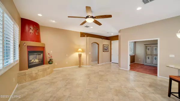 Green Valley, AZ 85614,960 W Tenniel DR