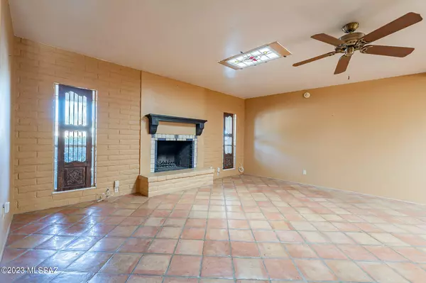 Tucson, AZ 85710,8812 E 6Th ST