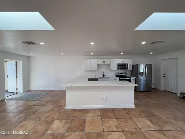 Tucson, AZ 85712,1654 N ROSEMONT BLVD