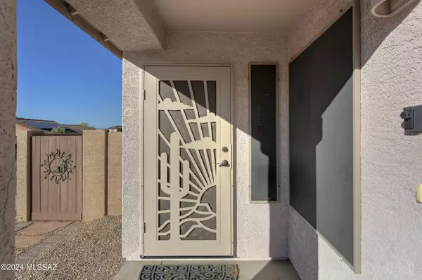 Green Valley, AZ 85614,698 W Vía Rosaldo