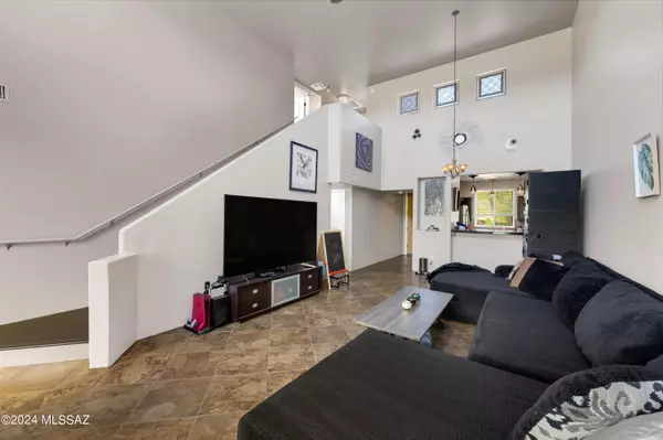 Vail, AZ 85641,7 S Crown PLZ