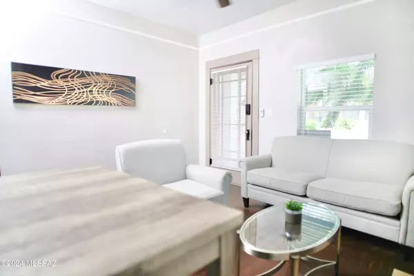 Tucson, AZ 85705,12 E University BLVD #18