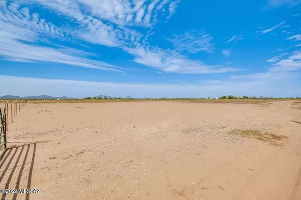 Tucson, AZ 85743,7806 Maggies Farm LN