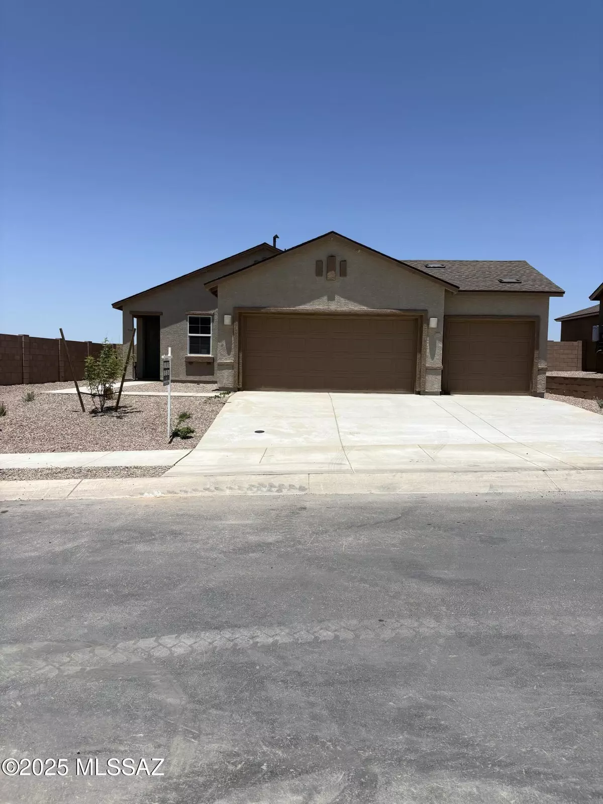 Vail, AZ 85641,8693 E Crimson Snowberry WAY