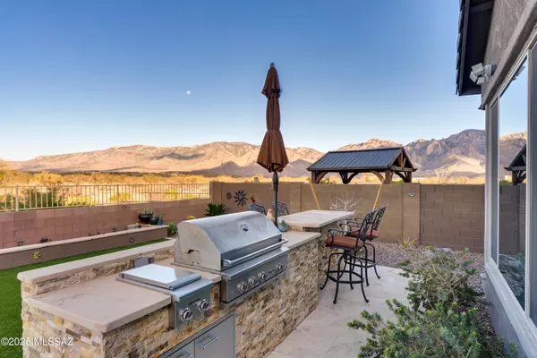 Oro Valley, AZ 85755,745 E Romsdalen RD