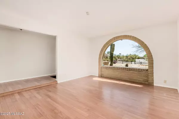 Tucson, AZ 85704,932 W Cool DR