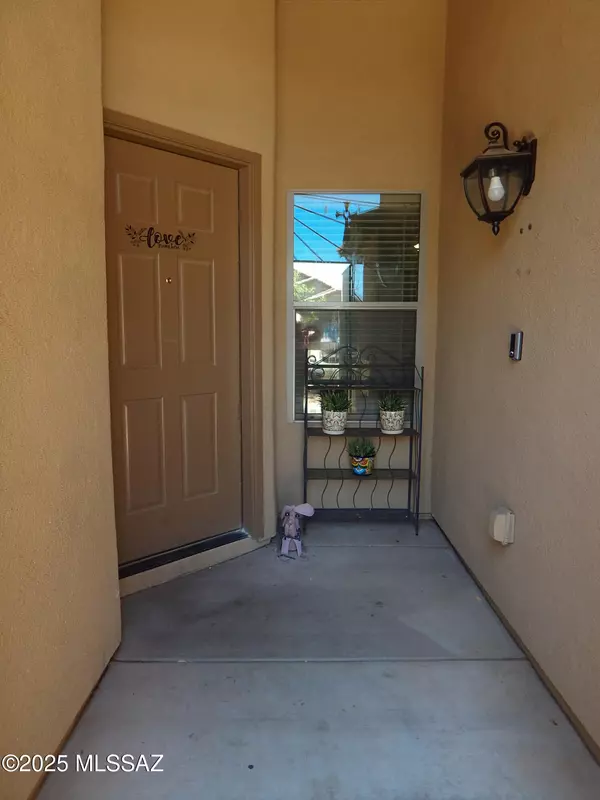 Sahuarita, AZ 85629,221 W Calle Paso Suave