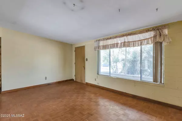 Tucson, AZ 85711,6126 E 33rd ST