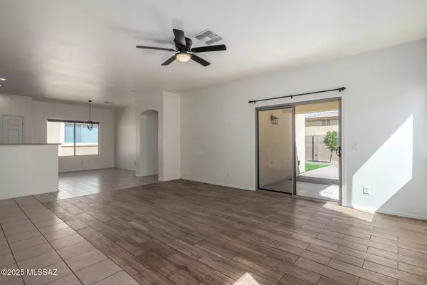 Sahuarita, AZ 85629,157 E Placita Nubes Blancas