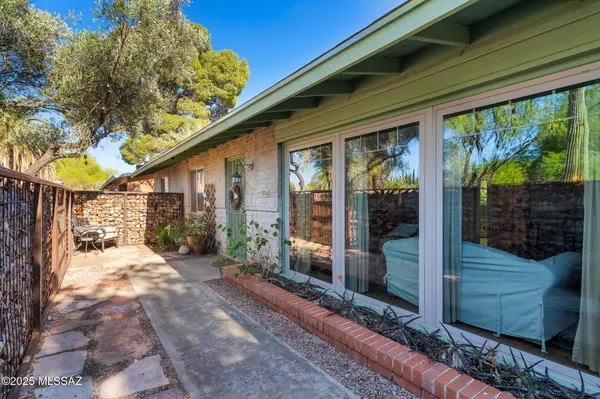 Tucson, AZ 85711,5926 E 4th ST