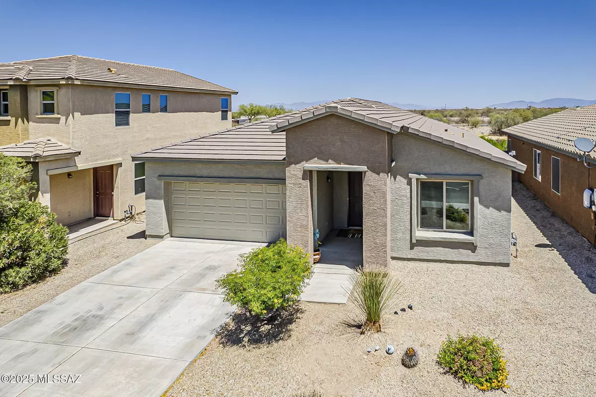 Sahuarita, AZ 85629,1033 E Madera Grove LN