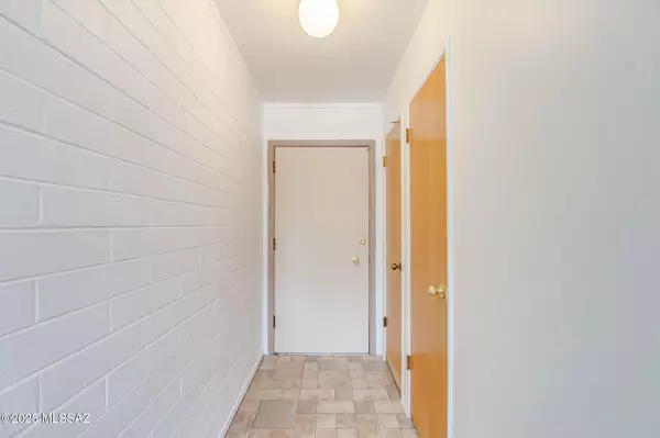 Tucson, AZ 85713,1470 S Palo Verde AVE #J 201