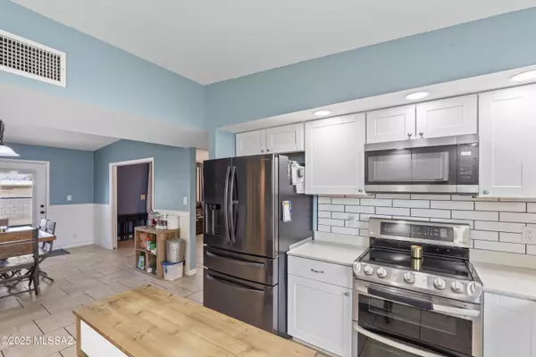 Tucson, AZ 85710,6951 E 1st ST