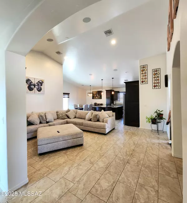 Rio Rico, AZ 85648,254 Estribo CT