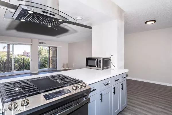 Tucson, AZ 85701,425 W Paseo Redondo 4G