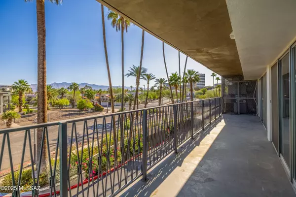 Tucson, AZ 85701,425 W Paseo Redondo 4G