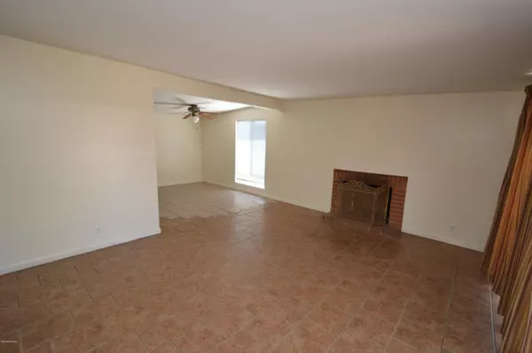 Tucson, AZ 85710,7409 E 24th ST