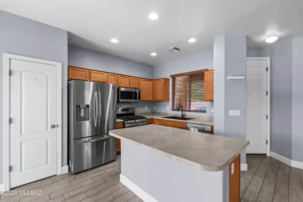 Sahuarita, AZ 85629,720 N Highlands Grove LN