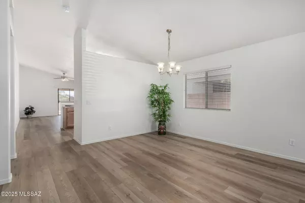 Tucson, AZ 85745,1516 N Old Ranch RD