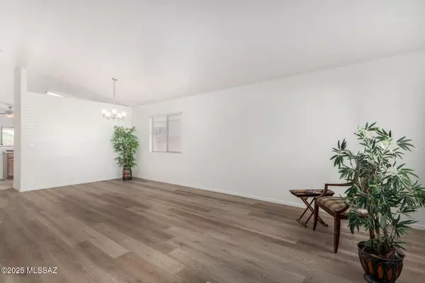 Tucson, AZ 85745,1516 N Old Ranch RD