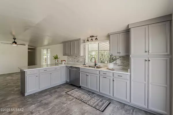 Tucson, AZ 85705,5441 N Royal Palm DR