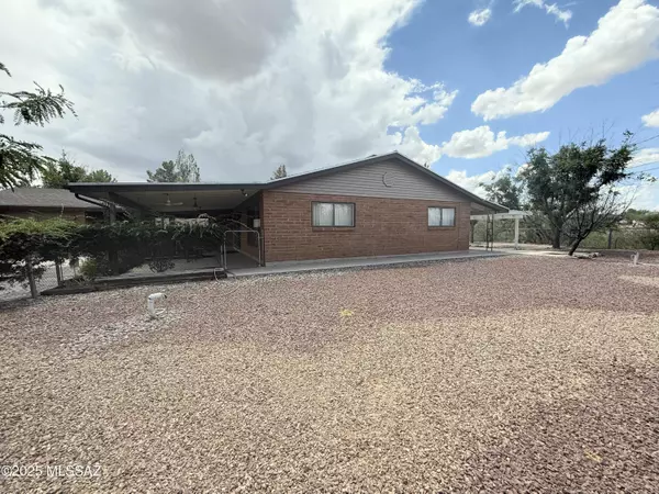 Benson, AZ 85602,876 S La Mesa DR