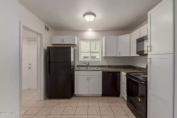 Tucson, AZ 85716,953 N Dodge BLVD