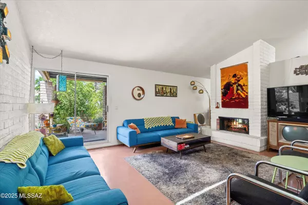 9025 E Berkshire CIR, Tucson, AZ 85710