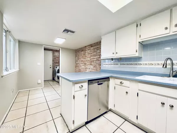 Tucson, AZ 85719,2139 E 10Th ST