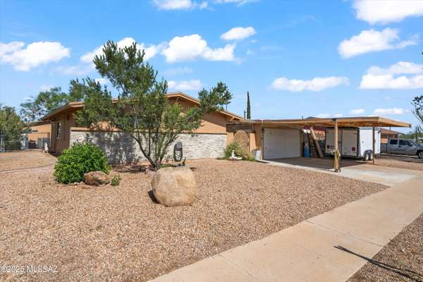 406 S Holcomb CIR, Corona De Tucson, AZ 85641