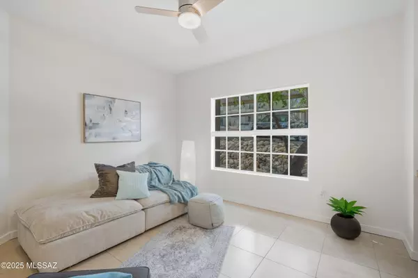 Tucson, AZ 85737,1500 E Pusch Wilderness DR #10106