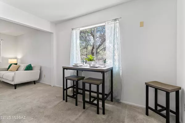 Oracle, AZ 85623,895 N Calle Futura