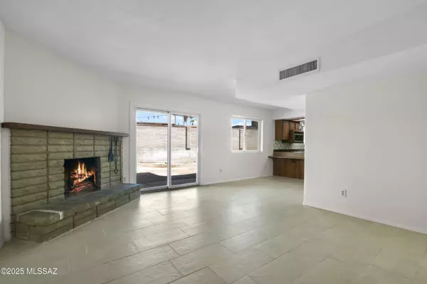 Tucson, AZ 85710,9265 E Roberto ST