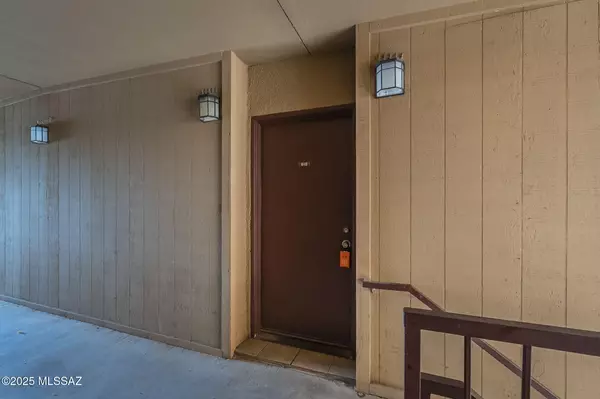 Tucson, AZ 85719,1810 E Blacklidge DR #610