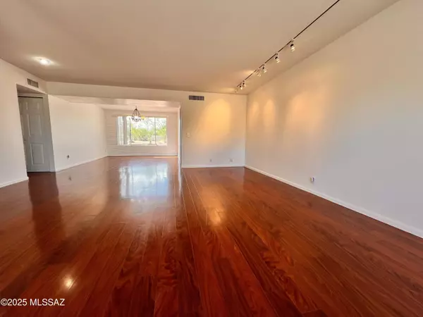 Tucson, AZ 85704,841 W Cool DR